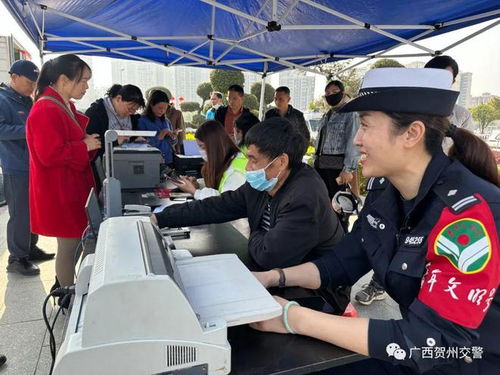 賀州交警以行動詮釋雷鋒精神 護(hù)航企業(yè)服務(wù)再升級